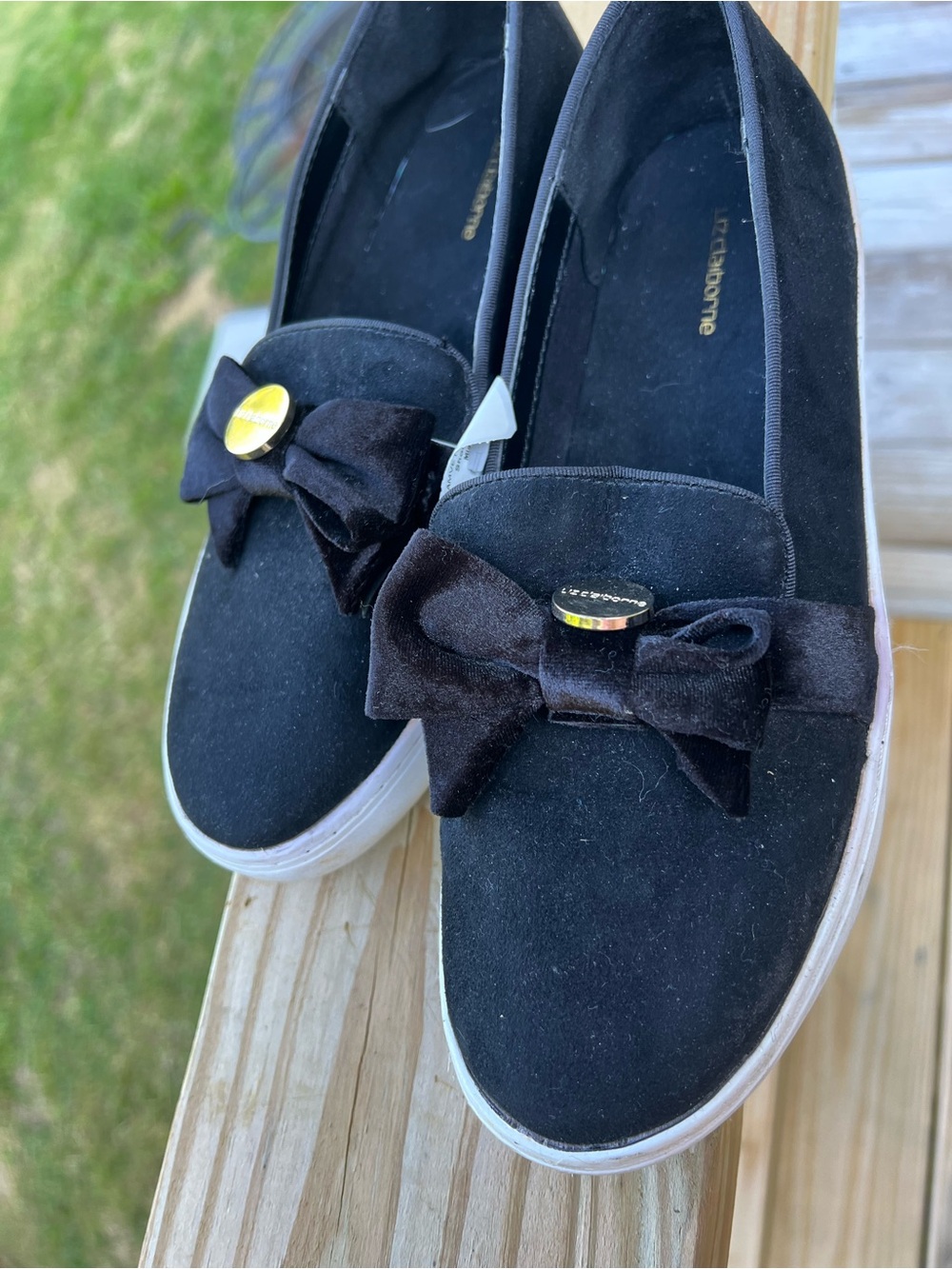 Liz Claiborne 8M Weaver Sneakers  Black Flats - Velvet Bows Gold Accent